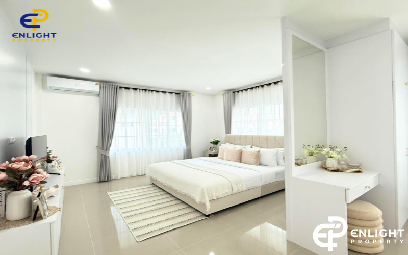 - บ้านรีโนเวทใหม่ หลังใหญ่พร้อมเข้าอยู่ -