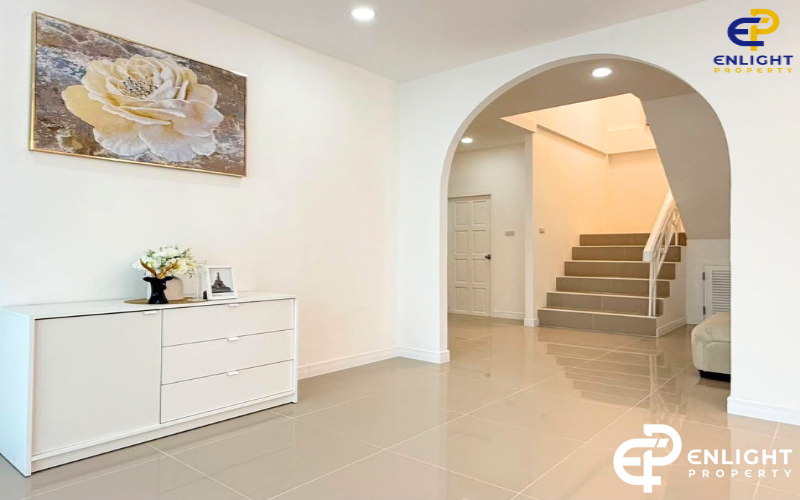 - บ้านรีโนเวทใหม่ หลังใหญ่พร้อมเข้าอยู่ -