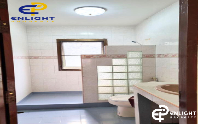 - บ้านในโครงการสายรีโนเวท พื้นที่ขนาด 1 งานกว่าๆ ใกล้ ร.ร. นานาชาติฟินิกซ์ -