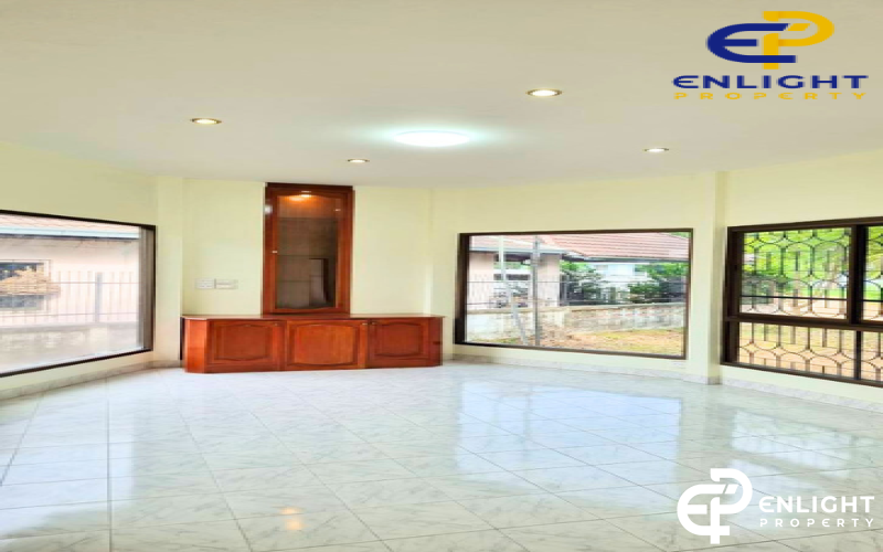 - บ้านในโครงการสายรีโนเวท พื้นที่ขนาด 1 งานกว่าๆ ใกล้ ร.ร. นานาชาติฟินิกซ์ -