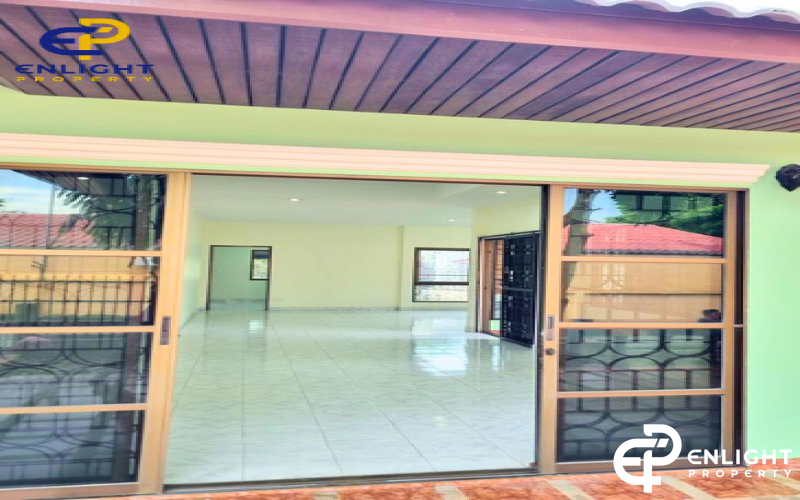 - บ้านในโครงการสายรีโนเวท พื้นที่ขนาด 1 งานกว่าๆ ใกล้ ร.ร. นานาชาติฟินิกซ์ -