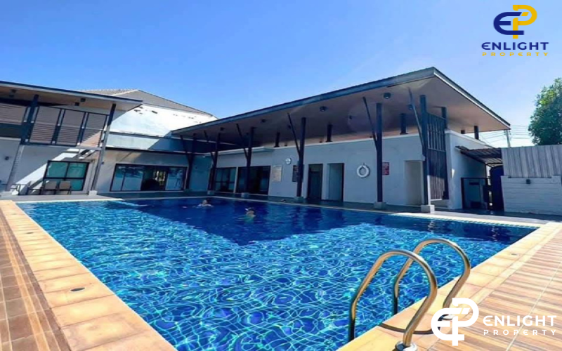 - บ้านในโครงการบางเสร่ห่างสุขุมวิทเพียง 1 นาที แถมแอร์ฟรี 4 ตัว -