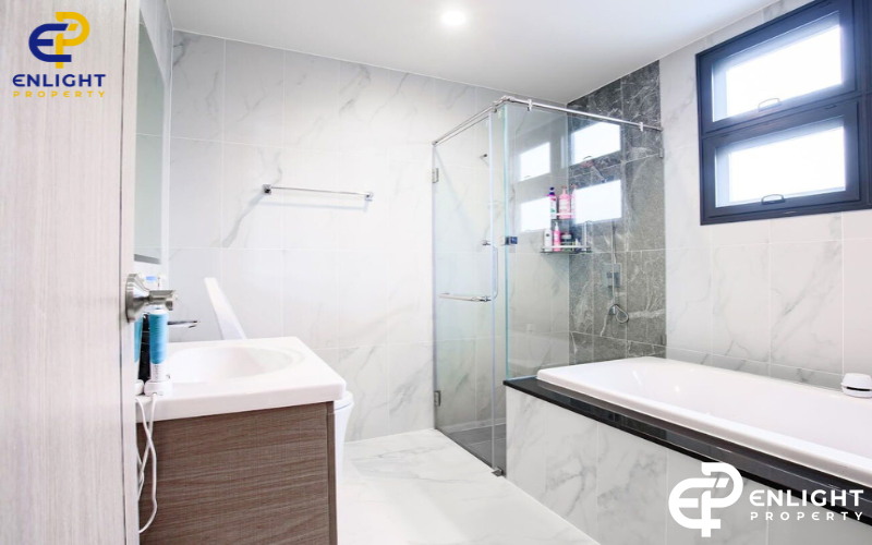 - บ้านขายในโครงการห่างโรงเรียนนานาชาติฟินิกซ์เพียง 4 นาที -