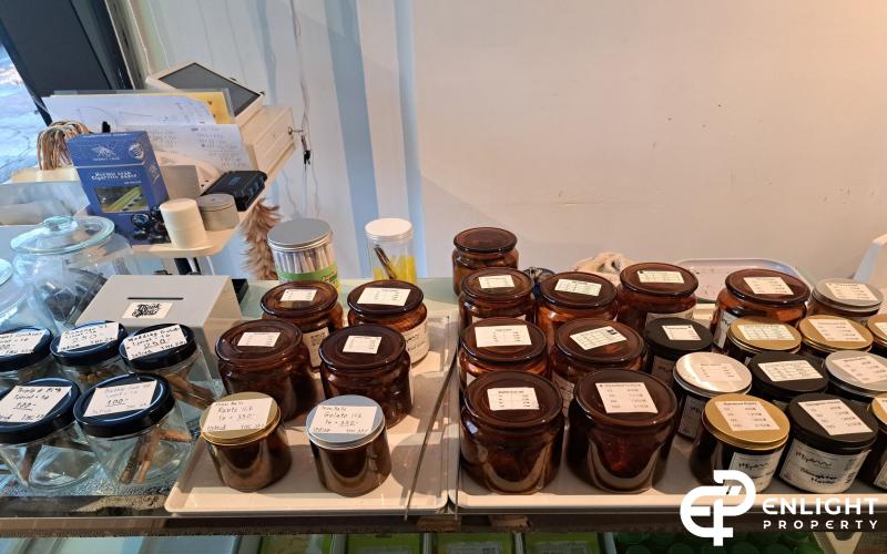 - ร้านกัญชาติดถนนเทพประสิทธิ์ห่างตลาดเทพประสิทธิ์ไม่ถึง 200 เมตร -