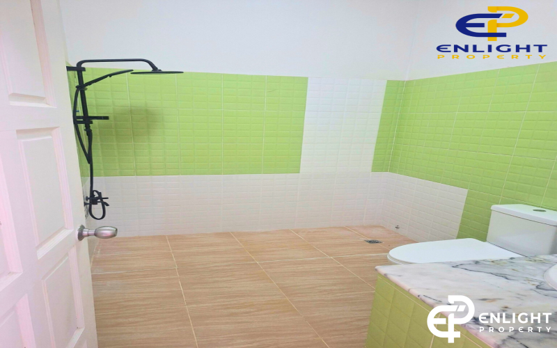 - บ้านทาวน์โฮมใกล้สุขุมวิท เดินทางสะดวก -