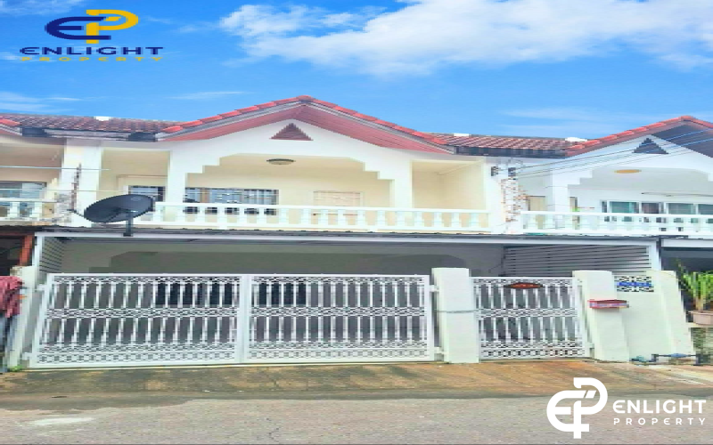 - บ้านทาวน์โฮมใกล้สุขุมวิท เดินทางสะดวก -