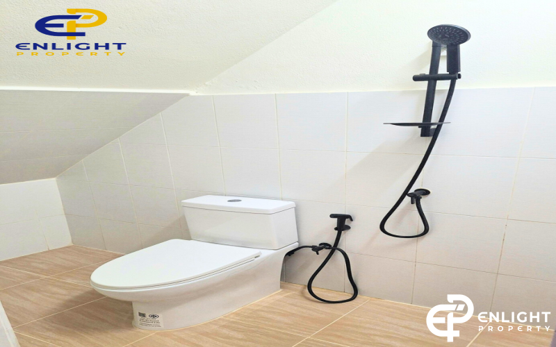 - บ้านทาวน์โฮมใกล้สุขุมวิท เดินทางสะดวก -