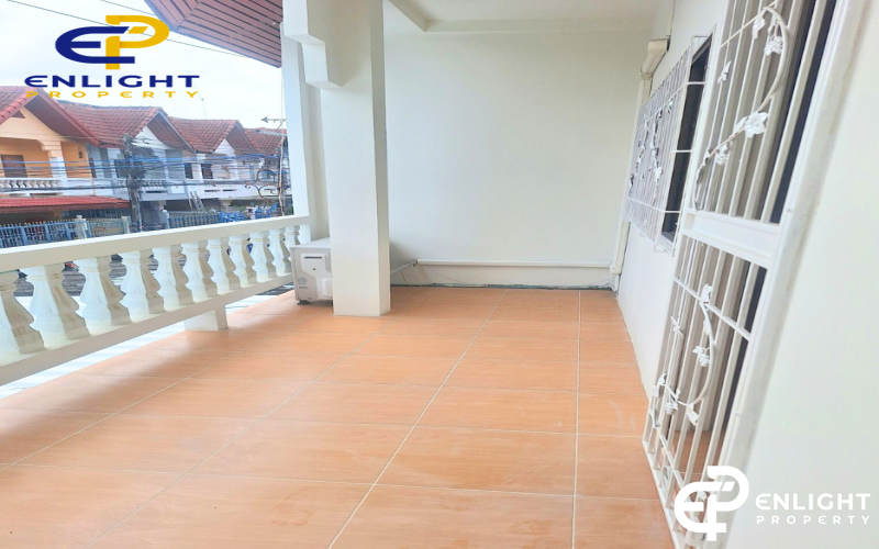 - บ้านทาวน์โฮมใกล้สุขุมวิท เดินทางสะดวก -