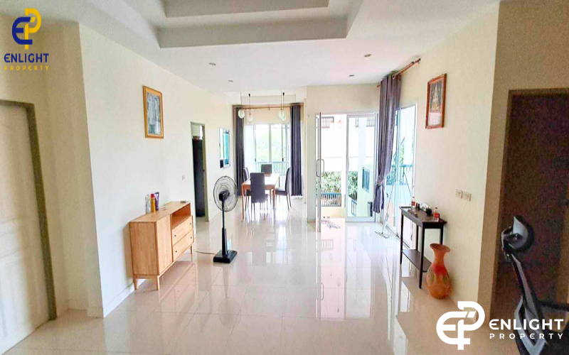 - บ้านพื้นที่กว้างกว่า 1 ไร่ เดินทางสะดวก ห่างสุขุมวิทไม่ถึง 5 นาที -