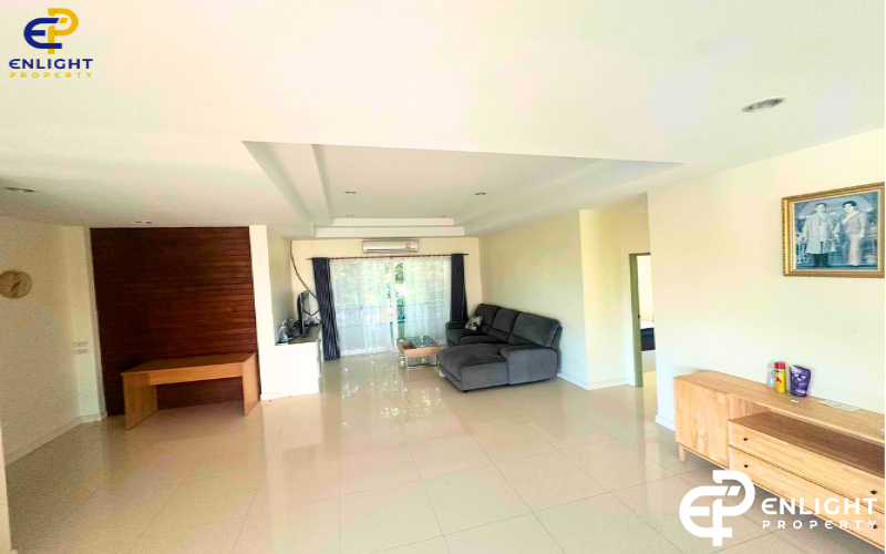 - บ้านพื้นที่กว้างกว่า 1 ไร่ เดินทางสะดวก ห่างสุขุมวิทไม่ถึง 5 นาที -