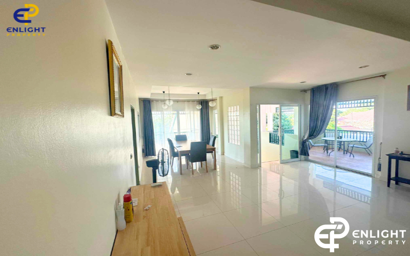 - บ้านพื้นที่กว้างกว่า 1 ไร่ เดินทางสะดวก ห่างสุขุมวิทไม่ถึง 5 นาที -