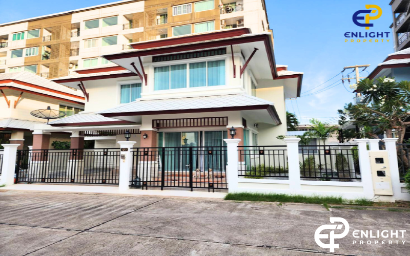 - บ้านให้เช่าหลังใหม่ พึ่งตกแต่งเสร็จ พร้อมเข้าอยู่ -