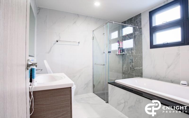 Two-Storey Detached House for Sale – Fully Furnished