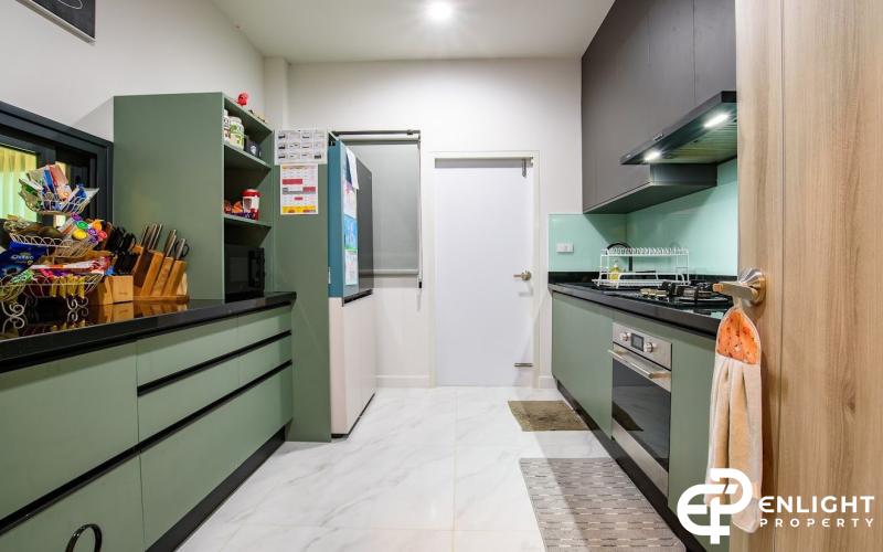 Two-Storey Detached House for Sale – Fully Furnished