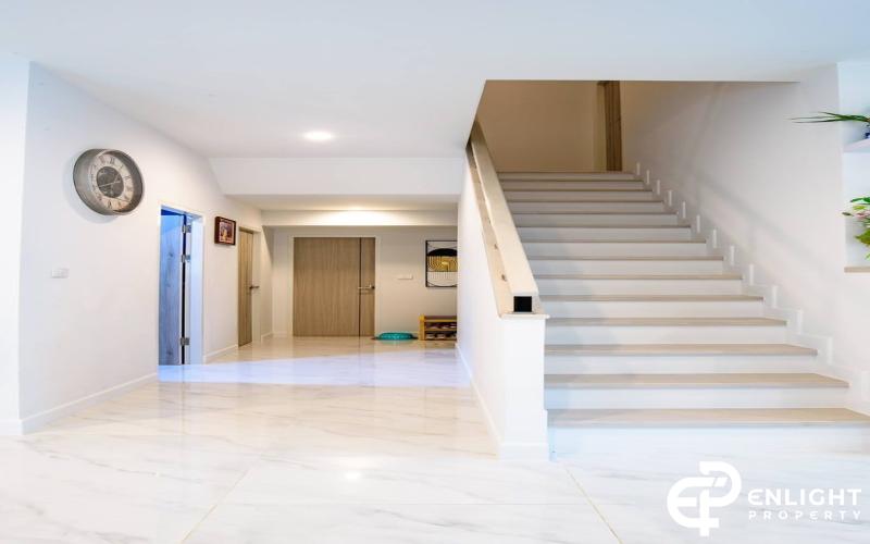 Two-Storey Detached House for Sale – Fully Furnished