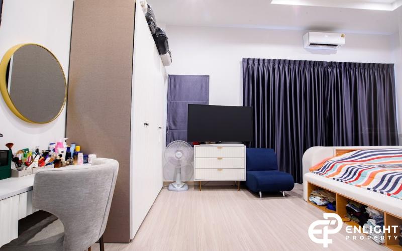 Two-Storey Detached House for Sale – Fully Furnished