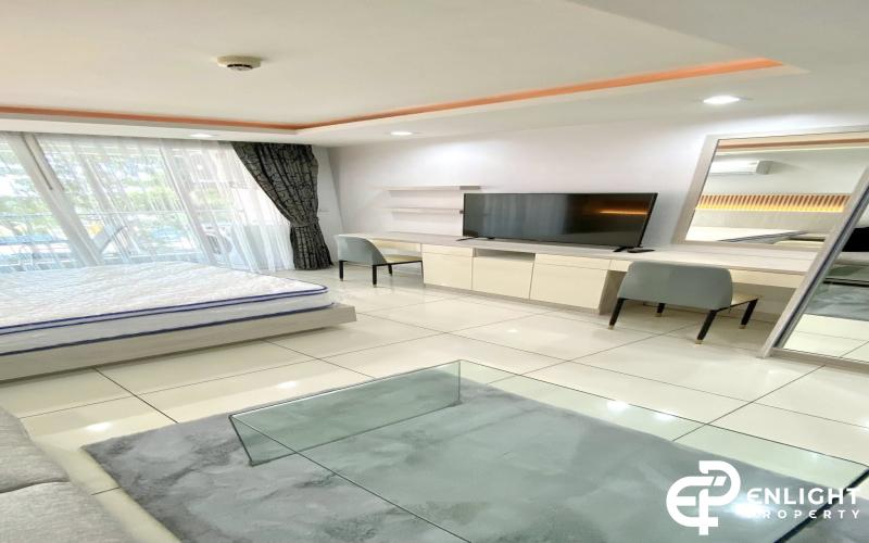 Hyde Park 2 Condominium