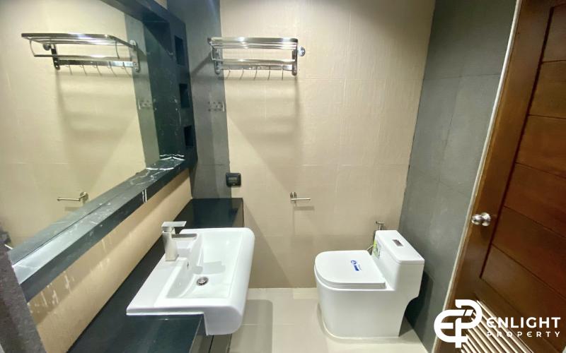 Hyde Park 2 Condominium