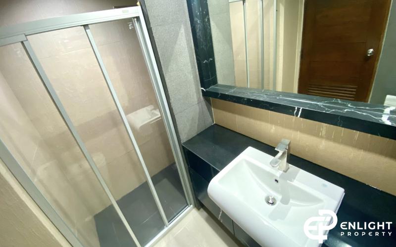 Hyde Park 2 Condominium