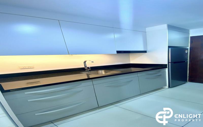 Hyde Park 2 Condominium