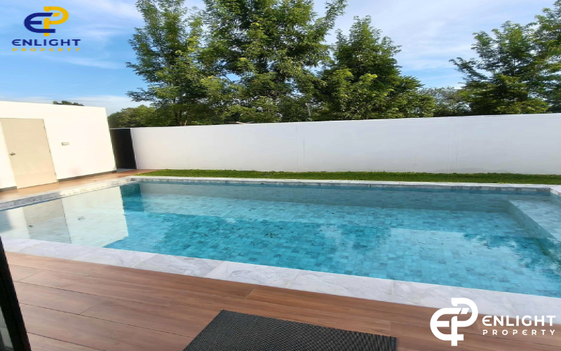 - ขายบ้านเดี่ยวสร้างใหม่พร้อมสระว่ายน้ำ ใกล้โรงเรียนนานาชาติรีเจ้นท์ ใกล้ขอบอ่างมาบประชัน -