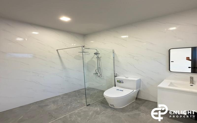 3-Storey Townhome for Sale – Newly Renovated! 📍 Prime Location: Thappraya Soi 15,