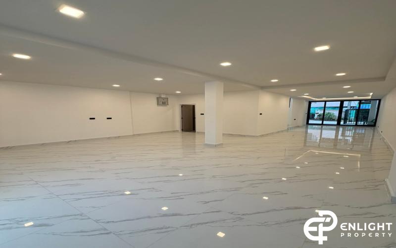 3-Storey Townhome for Sale – Newly Renovated! 📍 Prime Location: Thappraya Soi 15,