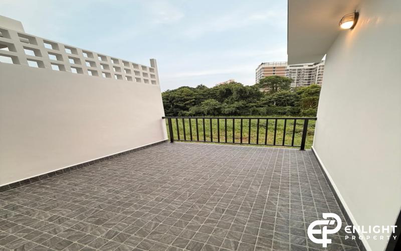 3-Storey Townhome for Sale – Newly Renovated! 📍 Prime Location: Thappraya Soi 15,