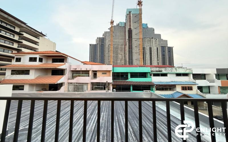 3-Storey Townhome for Sale – Newly Renovated! 📍 Prime Location: Thappraya Soi 15,