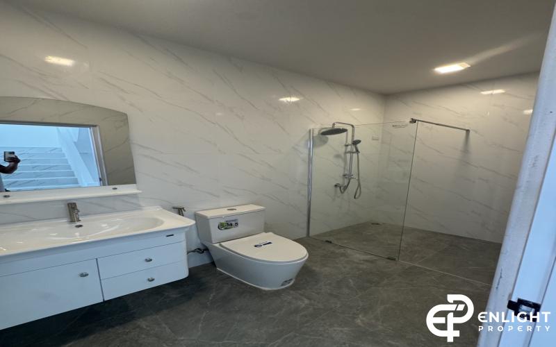 3-Storey Townhome for Sale – Newly Renovated! 📍 Prime Location: Thappraya Soi 15,