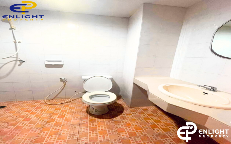 - อาคารให้เช่าใกล้ Walking street ว่างพร้อมเข้าอยู่ -