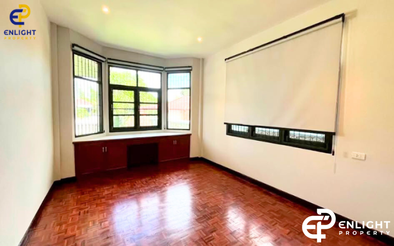 - บ้านในโครงการเดี่ยวใกล้ถนนสุขุมวิท ห่างโรงเรียนนานาชาติฟินิกซ์ ไม่ถึง 10 นาที -