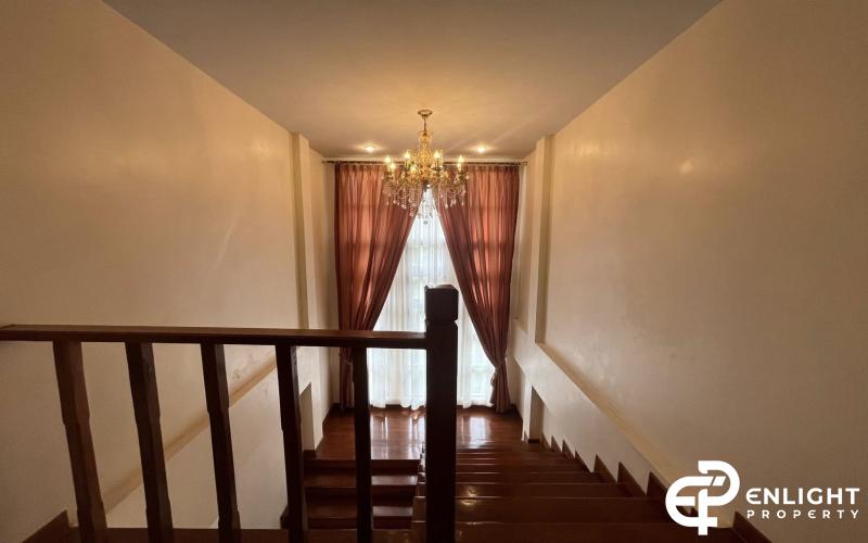 Villa for Sale: Pattaya Phoenix 📍 Location: Huay Yai