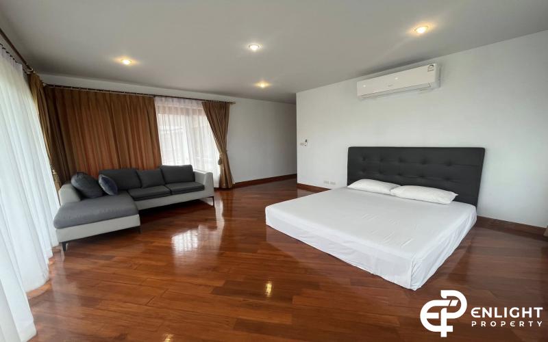 Villa for Sale: Pattaya Phoenix 📍 Location: Huay Yai