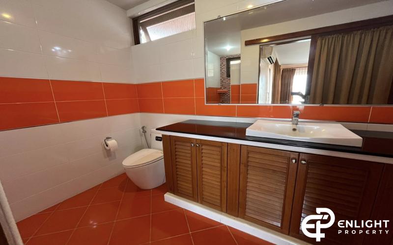 Villa for Sale: Pattaya Phoenix 📍 Location: Huay Yai