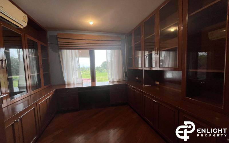 Villa for Sale: Pattaya Phoenix 📍 Location: Huay Yai