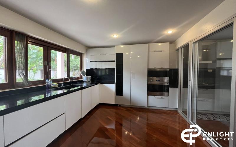 Villa for Sale: Pattaya Phoenix 📍 Location: Huay Yai