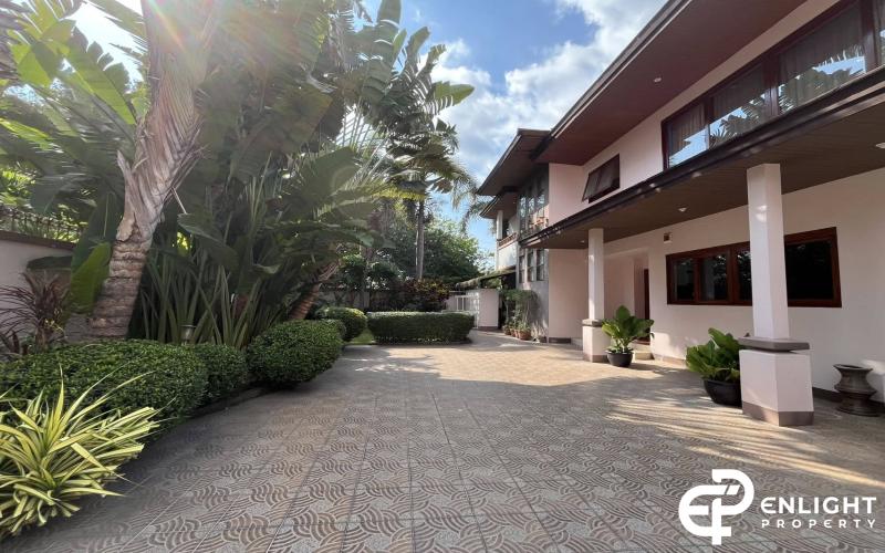 Villa for Sale: Pattaya Phoenix 📍 Location: Huay Yai