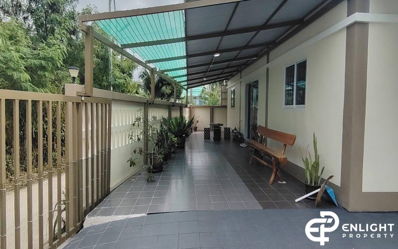 Close to Siam Court Bangsaray Hotel just 1.5  k.m to the Bangsaray Beach