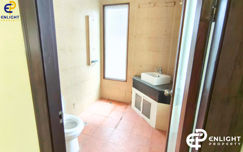 - บ้านในโครงการหรู เหมาะสำหรับรีโนเวท -