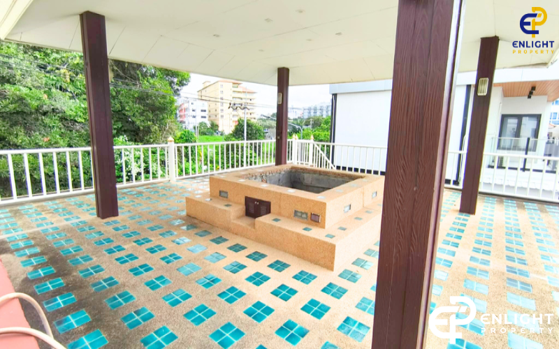 - บ้านในโครงการหรู เหมาะสำหรับรีโนเวท -