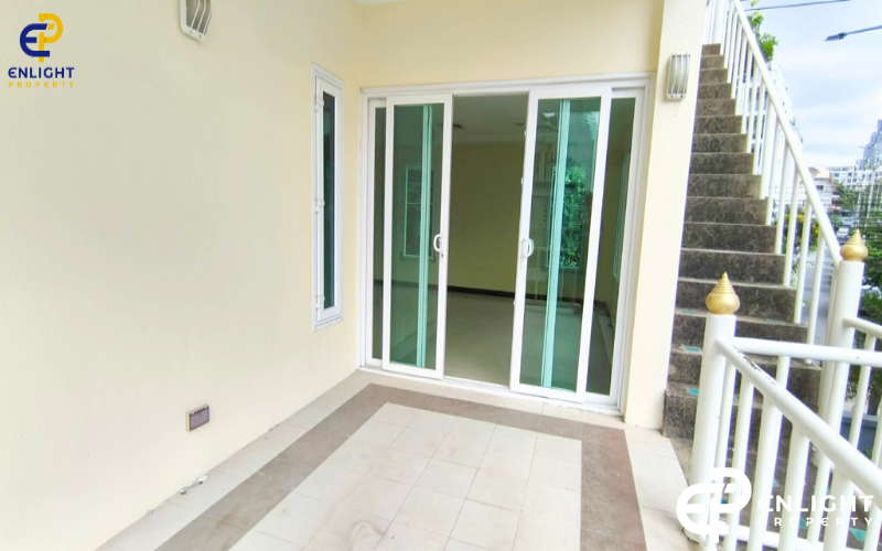 - บ้านในโครงการหรู เหมาะสำหรับรีโนเวท -