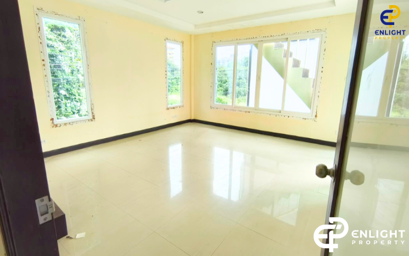 - บ้านในโครงการหรู เหมาะสำหรับรีโนเวท -