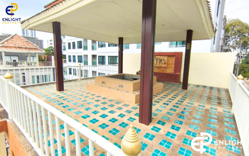 - บ้านในโครงการหรู เหมาะสำหรับรีโนเวท -