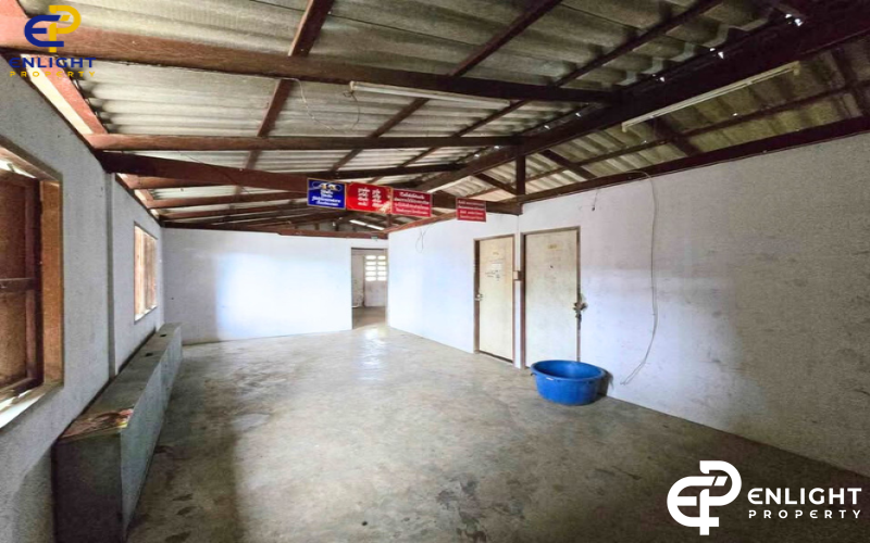 - บ้านพร้อมที่ดินจะสร้างบ้านหรือขายที่ดินก็คุ้มค่า-