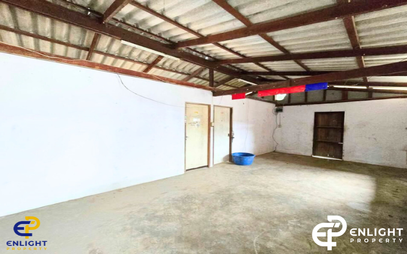 - บ้านพร้อมที่ดินจะสร้างบ้านหรือขายที่ดินก็คุ้มค่า-