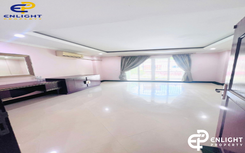 - บ้านทาวน์โฮมอยู่ใจกลางเมือง จะซื้ออยู่เองหรือปล่อยเช่าก็คุ้ม -