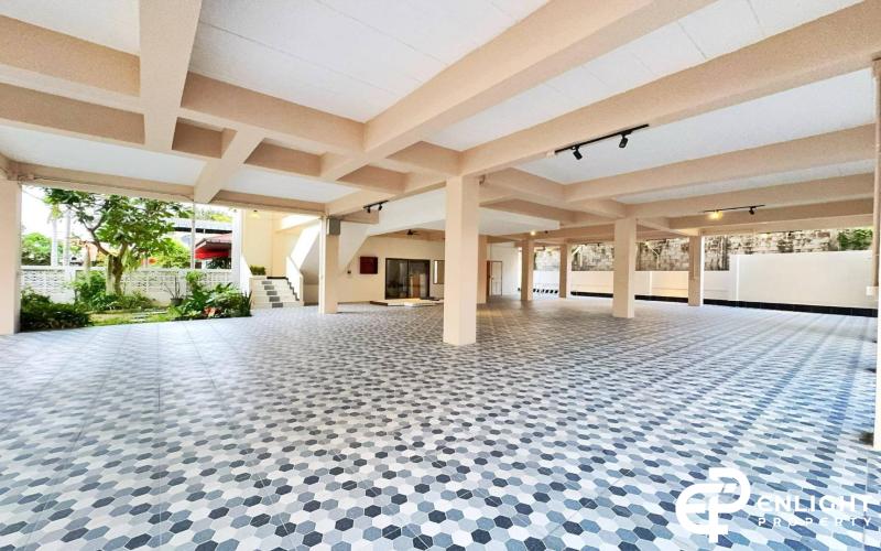 Luxury 3-Bedroom, 3-Bathroom House for Rent