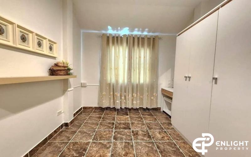 NIBBANA SHADE Village For sale